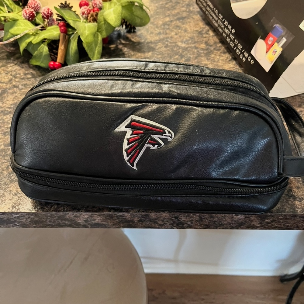 Men’s Atlanta Falcons grooming kit